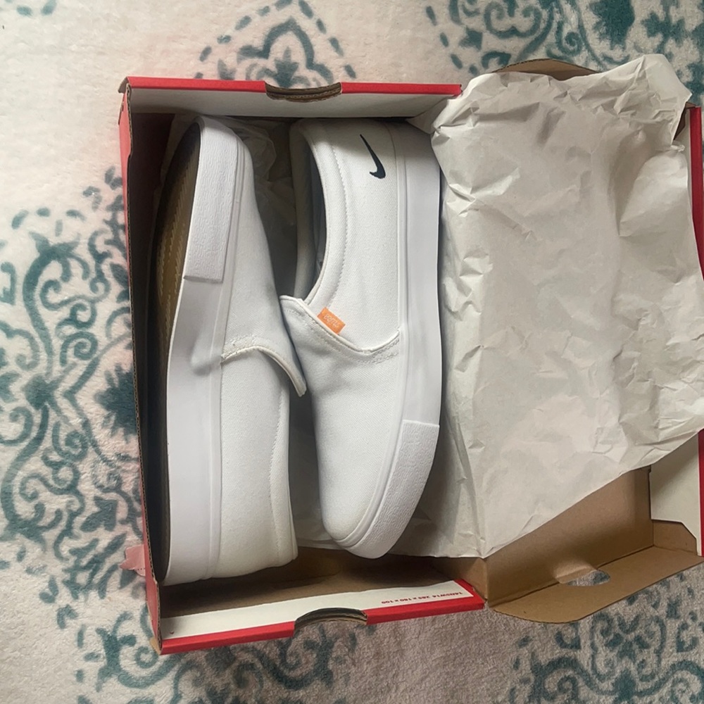 Women’s Nike court royale ac slp